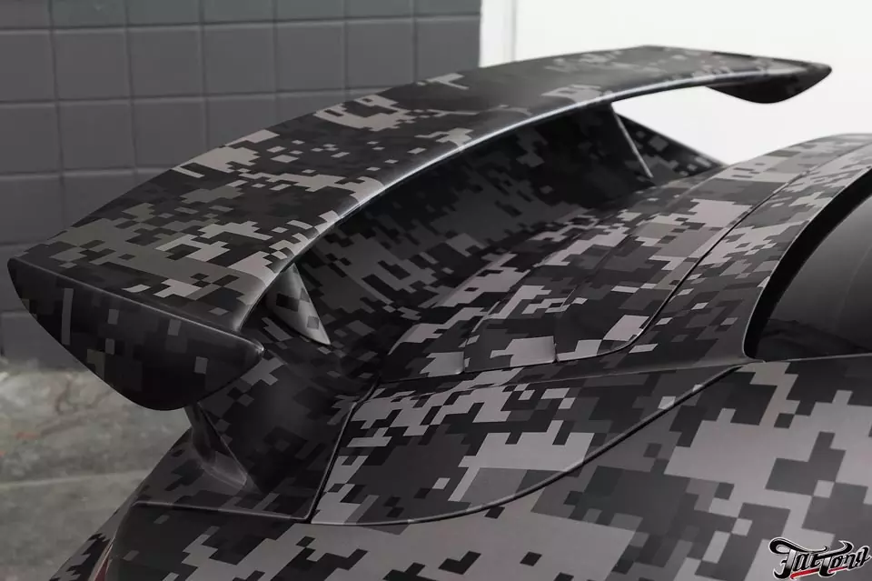 Porsche Carrera 4s. Разработка дизайн-проекта и оклейка в пиксельный камуфляж.
